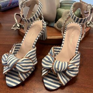 LOEFFLER RANDALL KNOTTED BOW BLUE WHITE STRIPE NWOT Size 7 FIRM